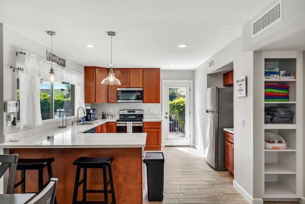 Amazing 3 Bedroom W/pool, Minutes From Phx And Sports Hébergement de vacances *